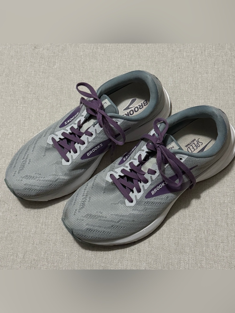 Wmns Sz 10 Brooks Launch 7 Medium Neutral Running Shoes-Gray/Purple/White-GUC - Picture 2 of 16